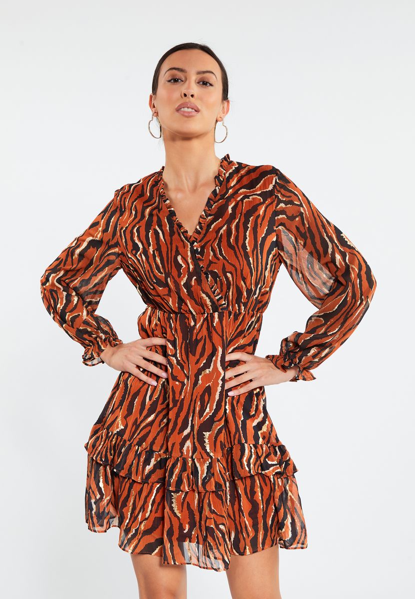 Kurzes Kleid mit Tigerprint und Rüschen