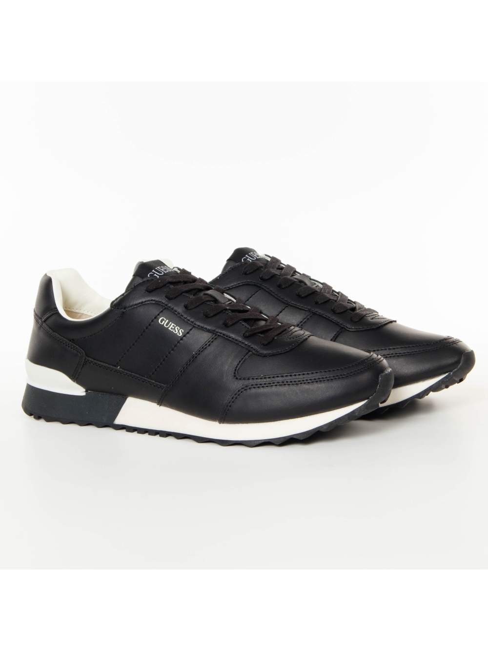 Schlichter Sneaker in schwarzer Lederoptik