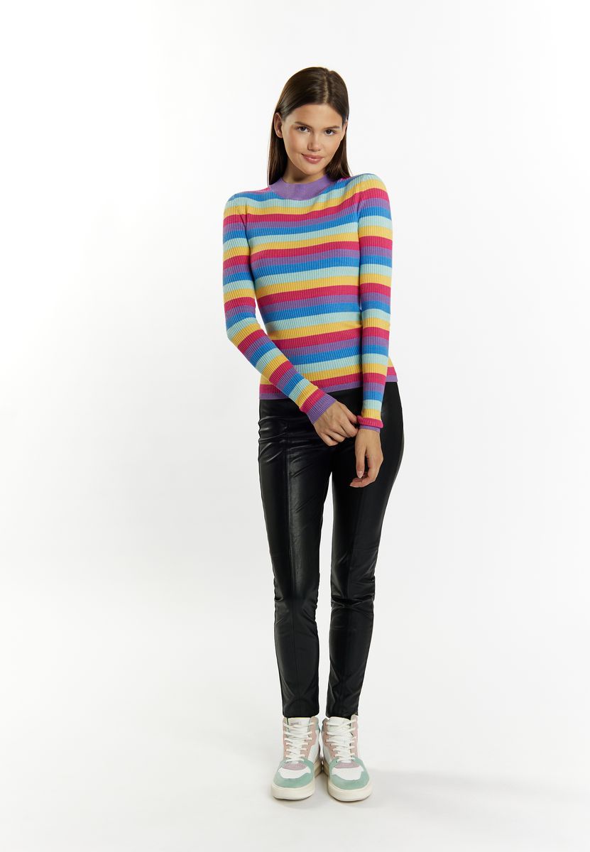Figurbetonter gestreifter Rippstrick-Pullover