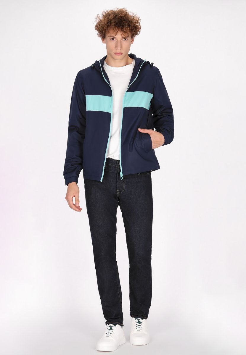 Leichte Colorblock-Windjacke mit Kapuze