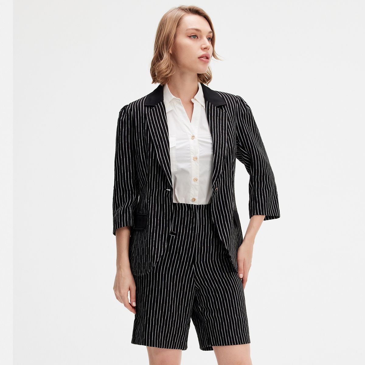 Gestreifter Blazer mit Dreiviertelärmeln