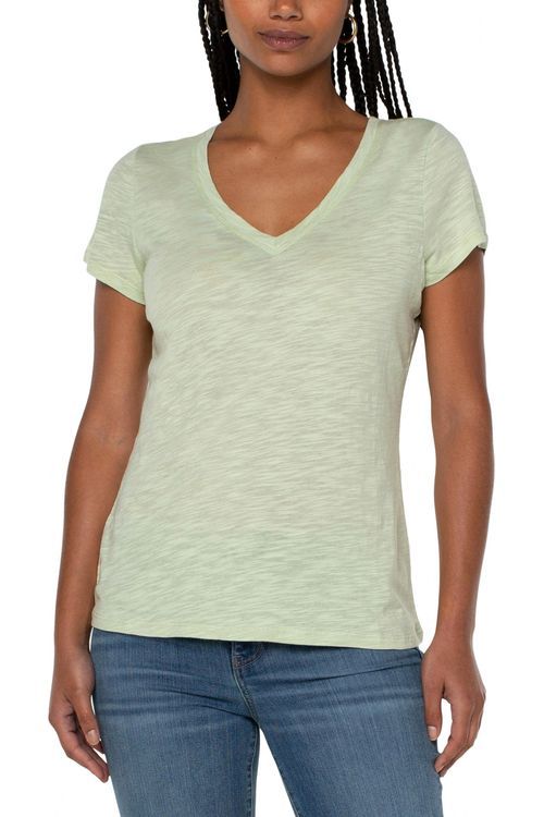 Schmal geschnittenes T-Shirt mit V-Ausschnitt