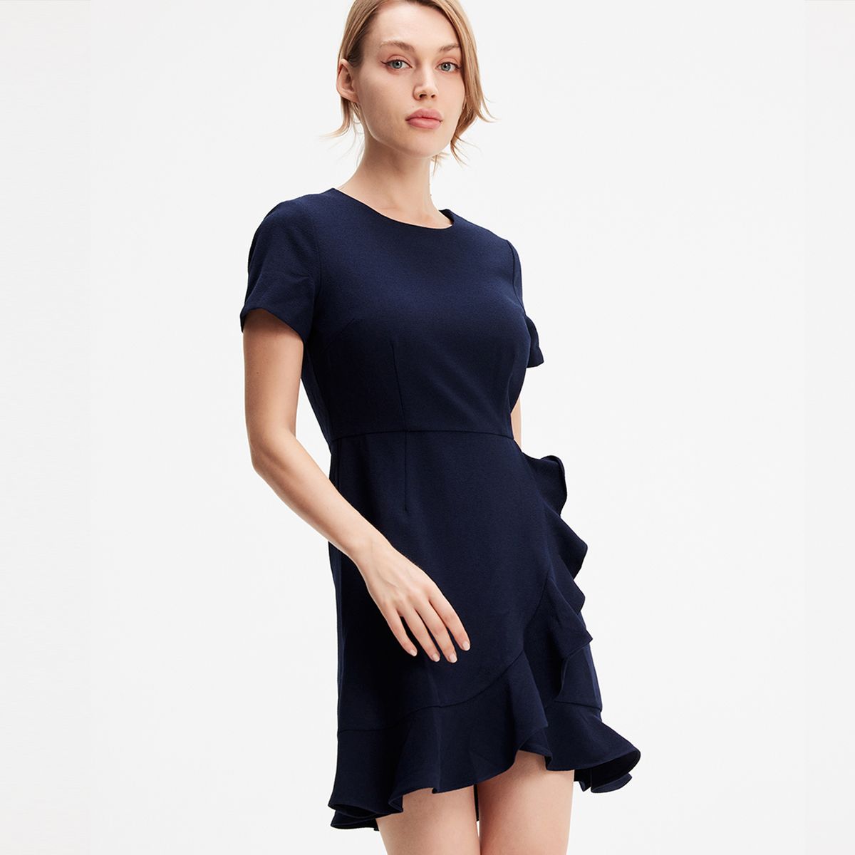 Kurzes Skaterkleid mit Rüschen