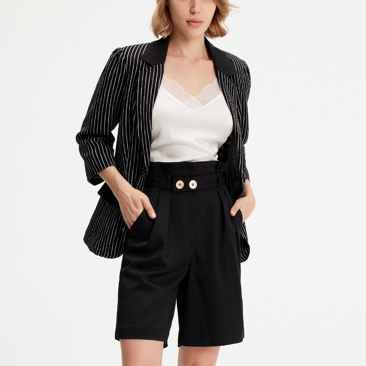 Bermudashorts mit hoher Taille und Falten
