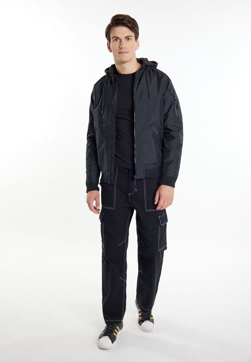 Wattierte Bomberjacke mit Kapuze