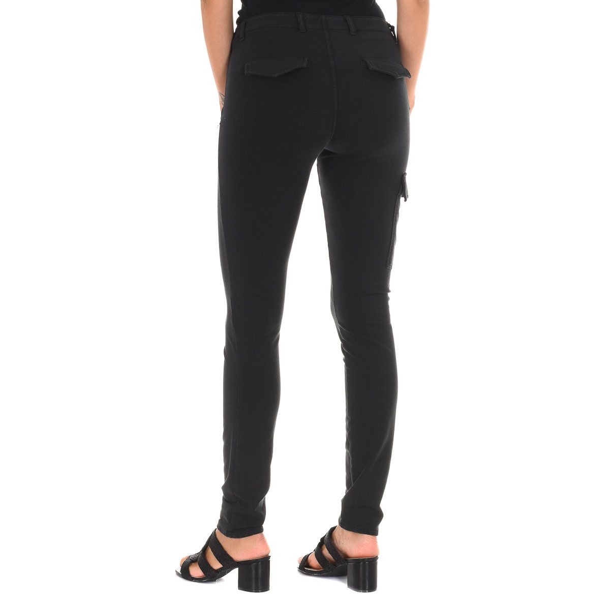Schmal geschnittene Cargo-Hose mit niedriger Taille