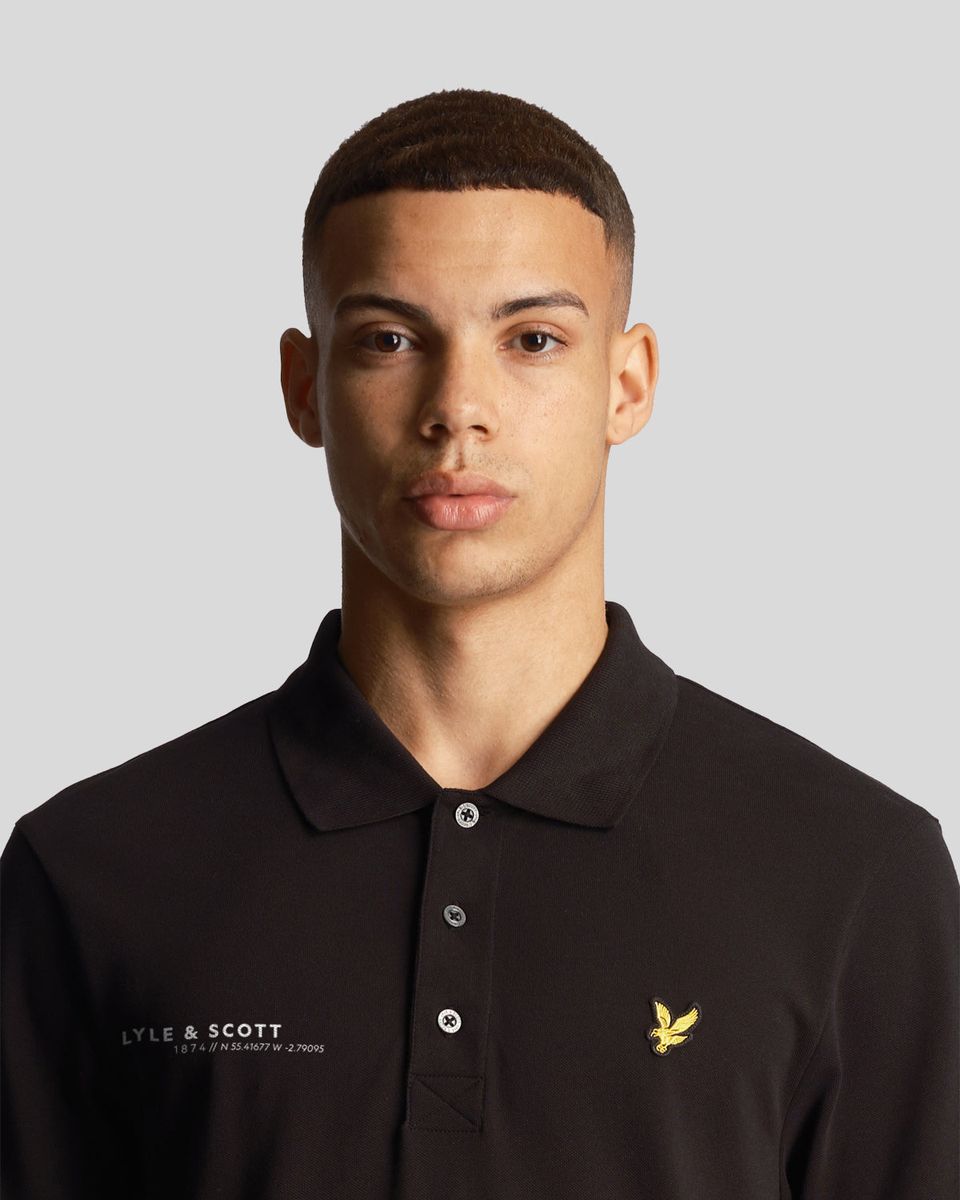 Kurzarm-Poloshirt mit Koordinaten-Print