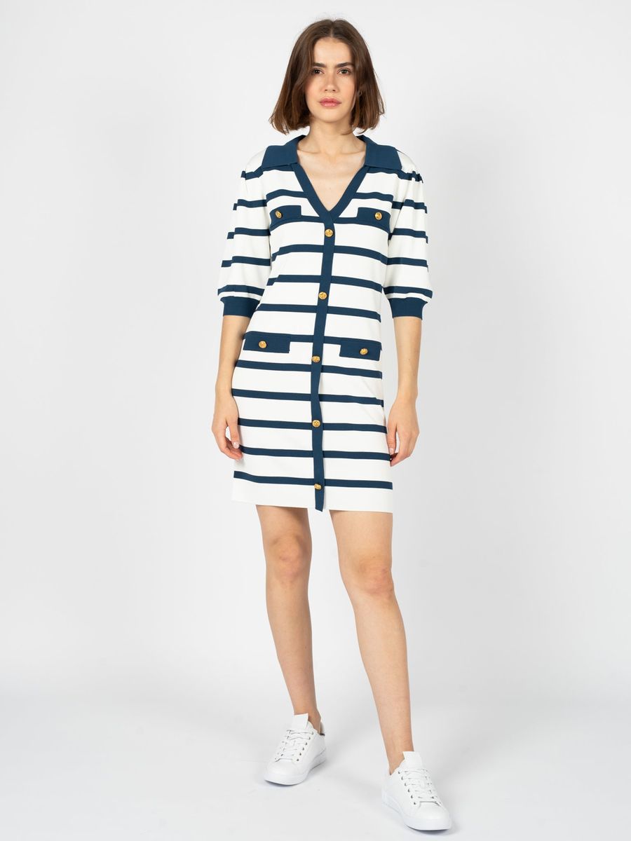 Gestreiftes Strickkleid mit Knopfleiste