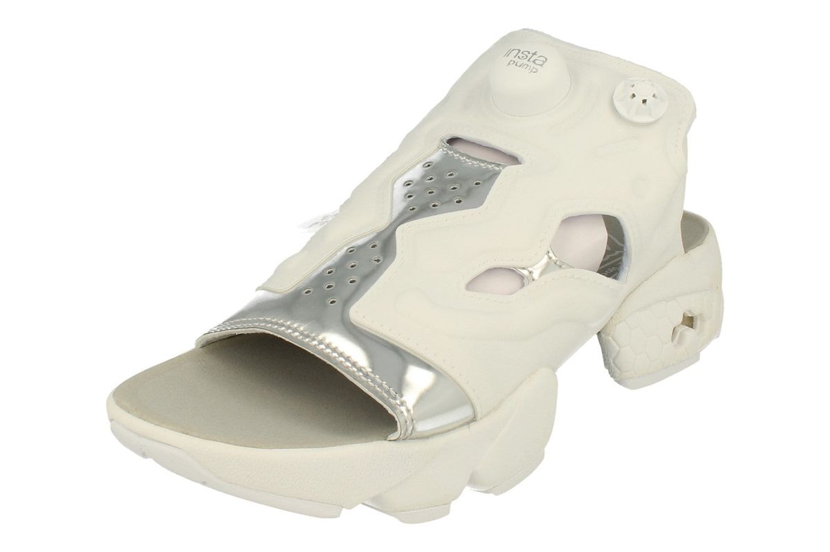 Futuristische Instapump Fury Cutout-Sandalen