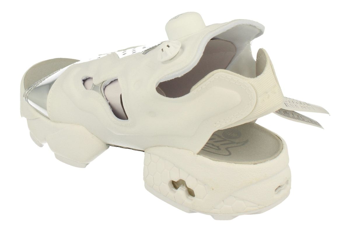 Futuristische Instapump Fury Cutout-Sandalen