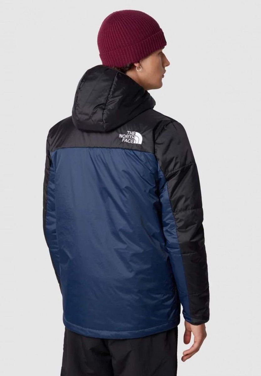 Isolierter Kapuzenparka im Color-Block