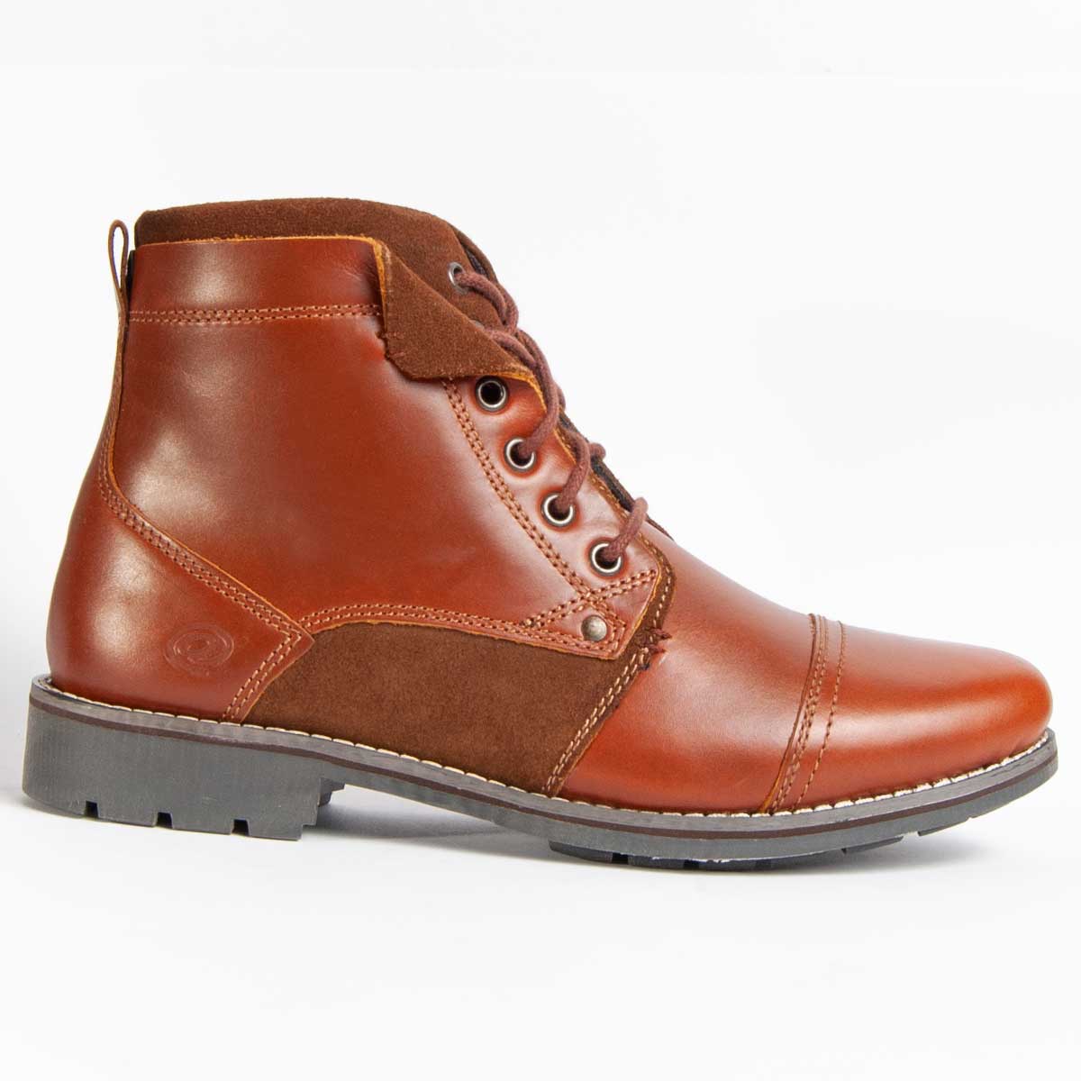 Braune Schnürstiefel aus Leder