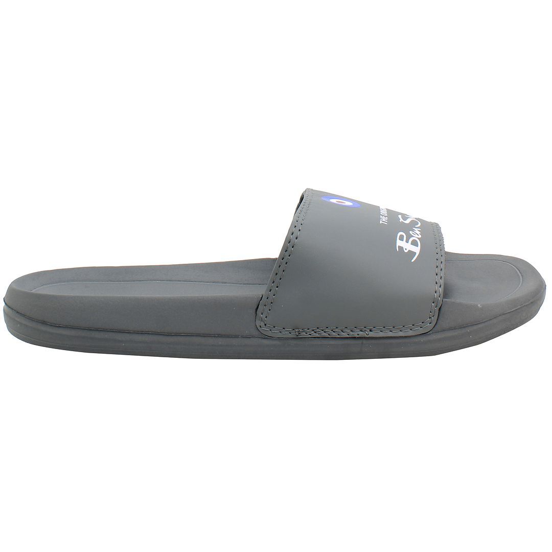Moderner, lässiger Slide-Sandalen