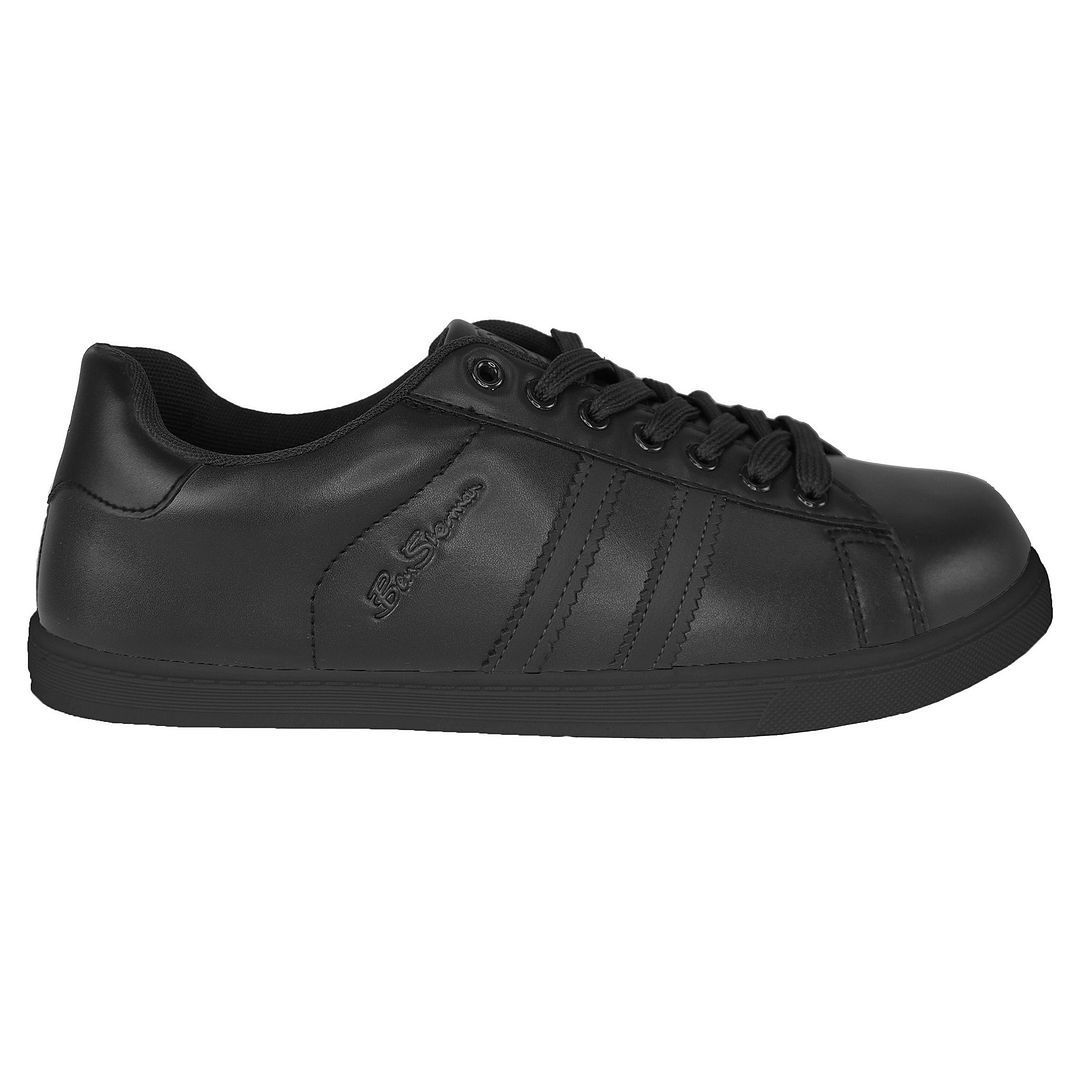 Klassischer schwarzer Leder Trainer