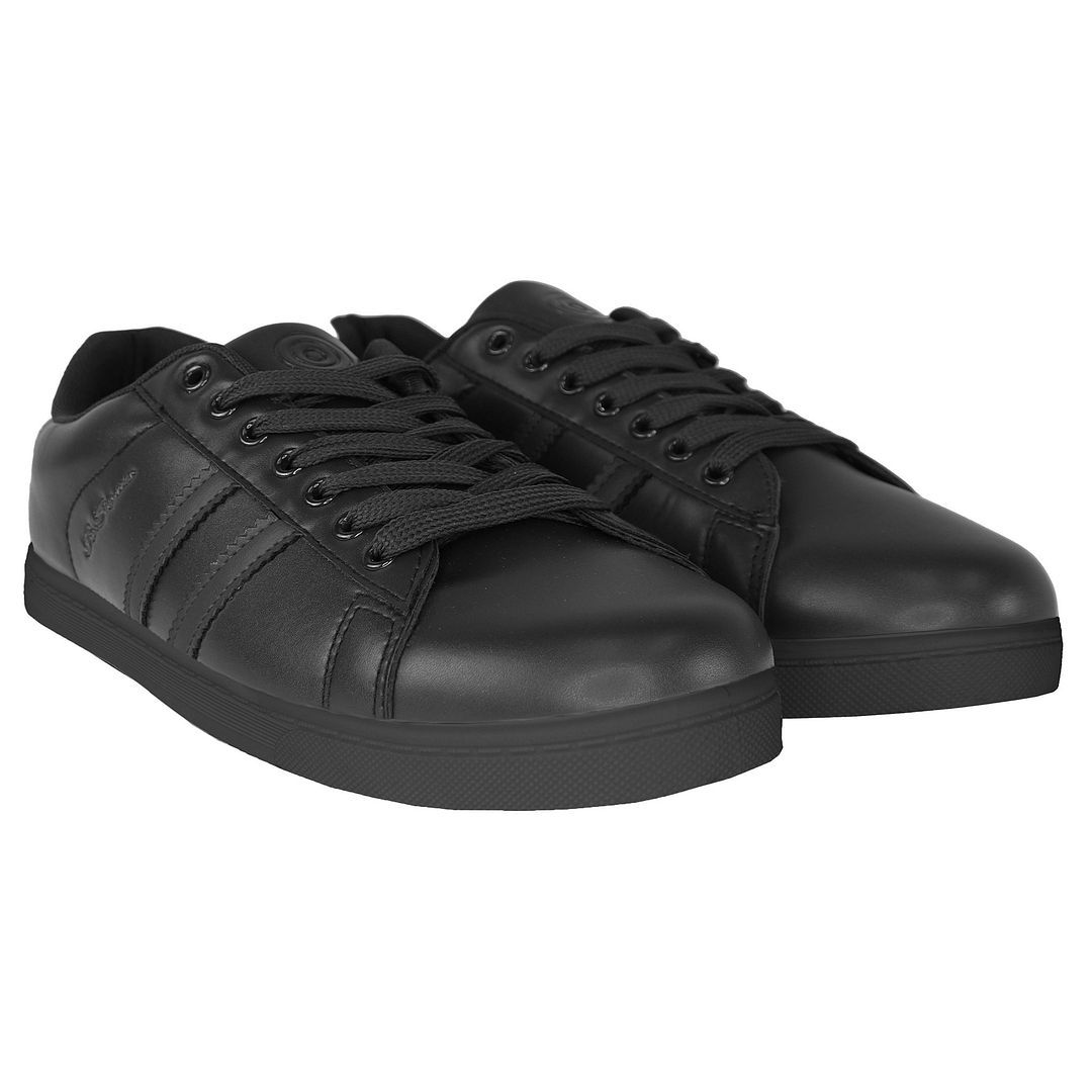 Schlichte minimalistische Low-Top Sneaker