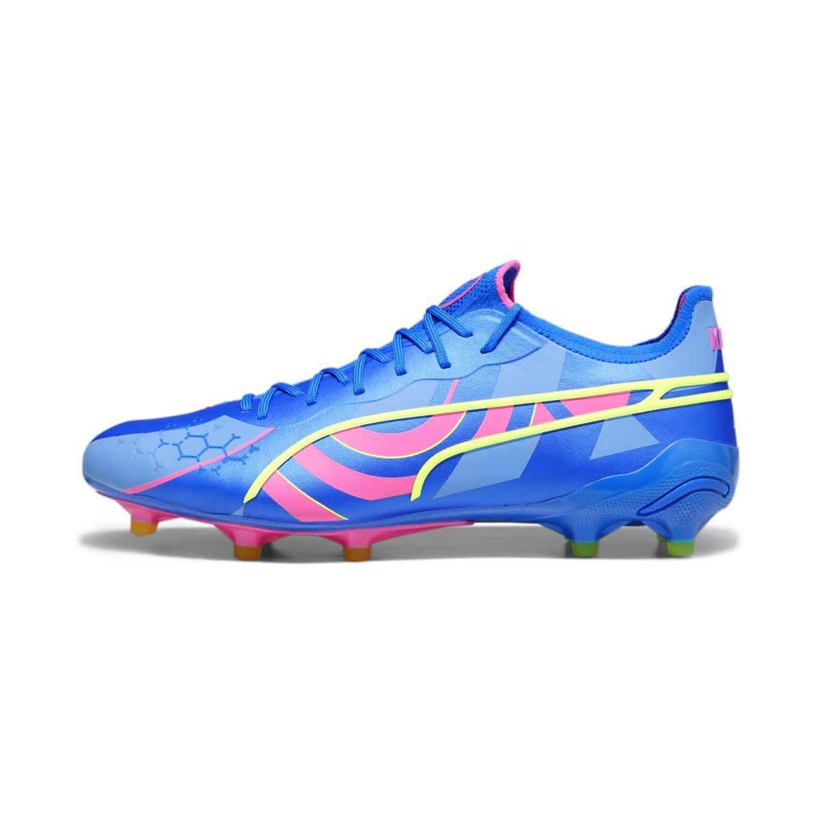 Leuchtend blaue Fußballschuhe