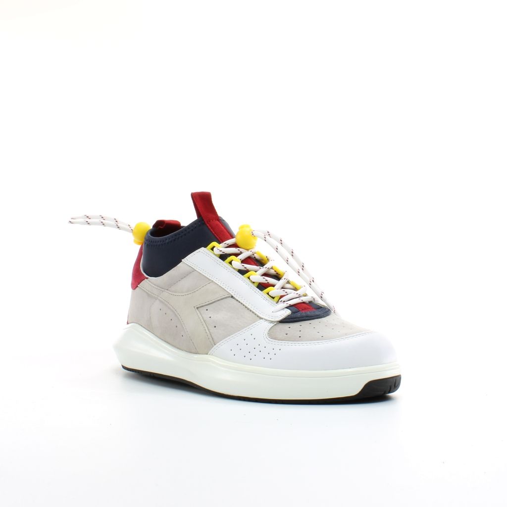 Retro Sneaker aus Materialmix