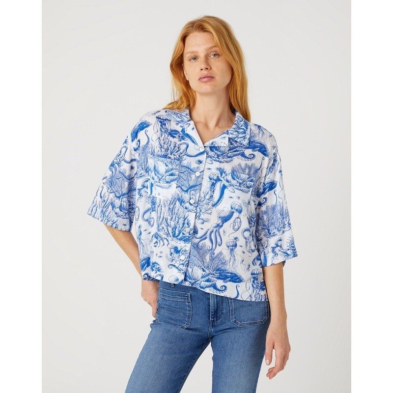 Nautisches blaues Camp-Shirt mit Ozeanprint