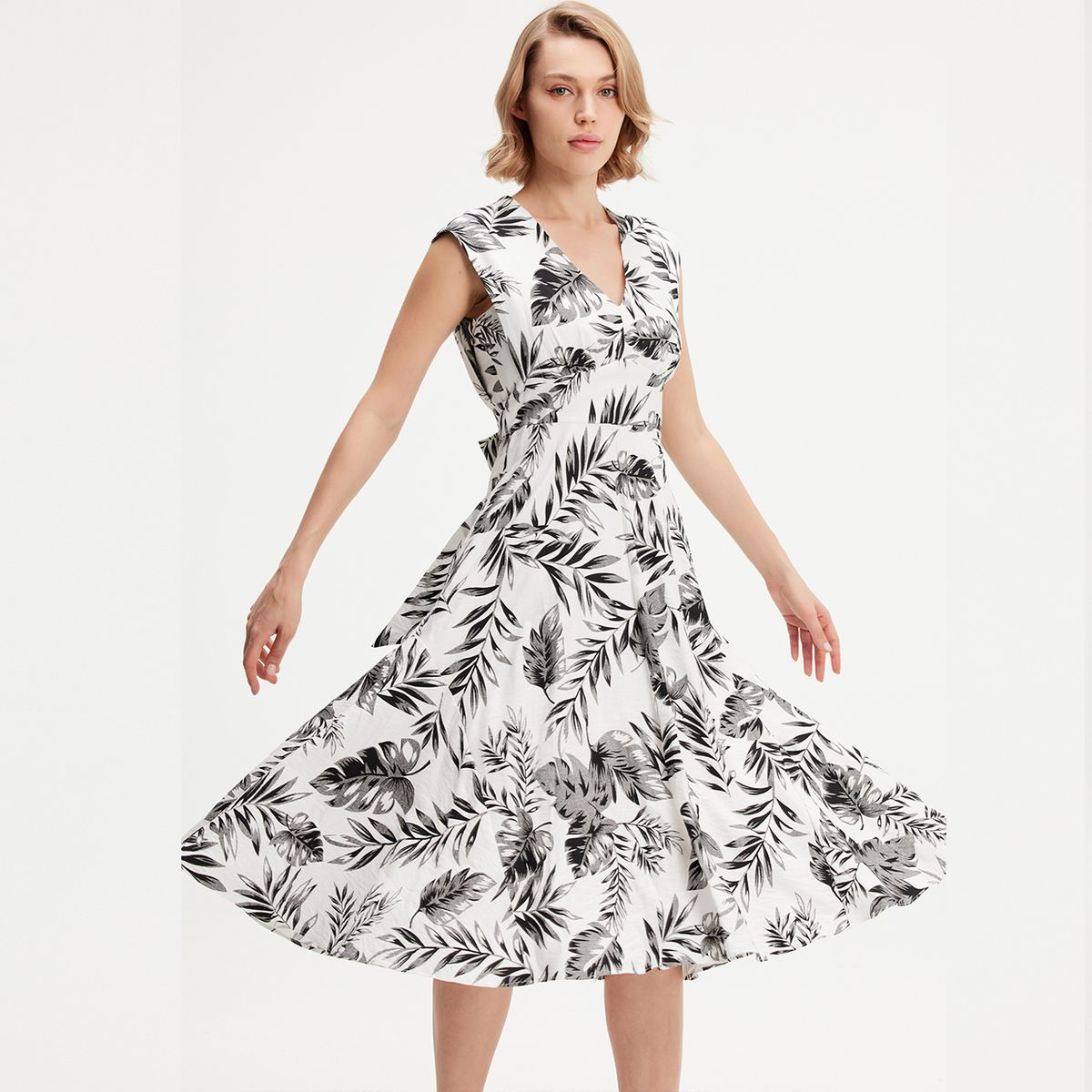 Midikleid mit tropischem Blattmuster