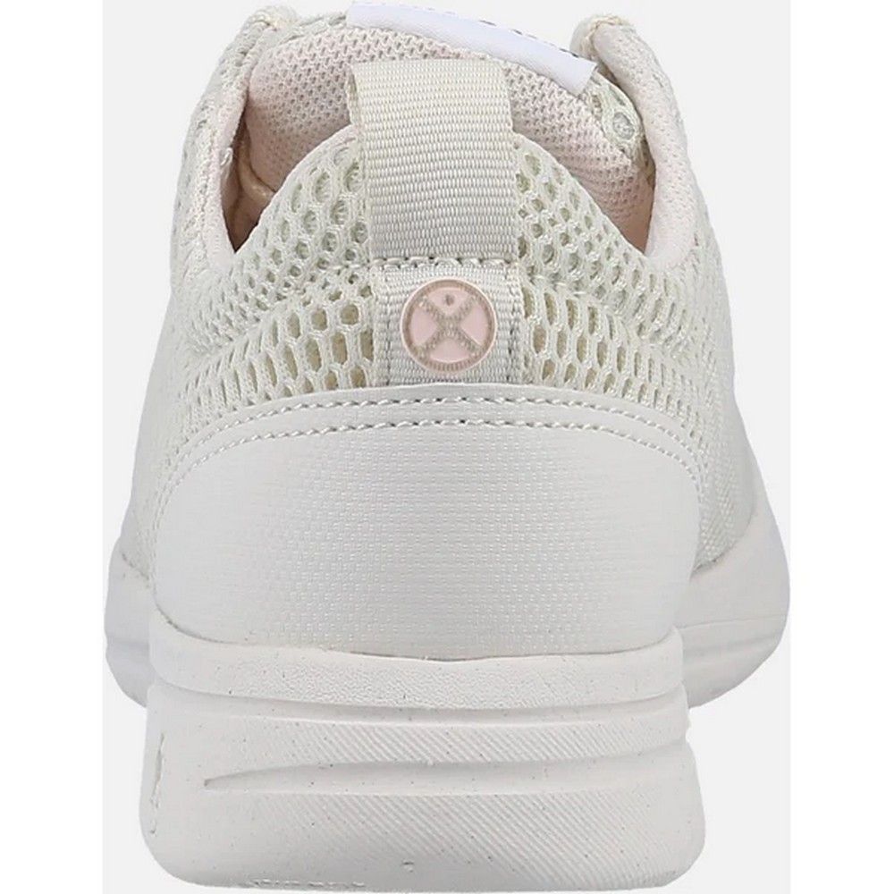 Schnürsneaker aus recyceltem Mesh