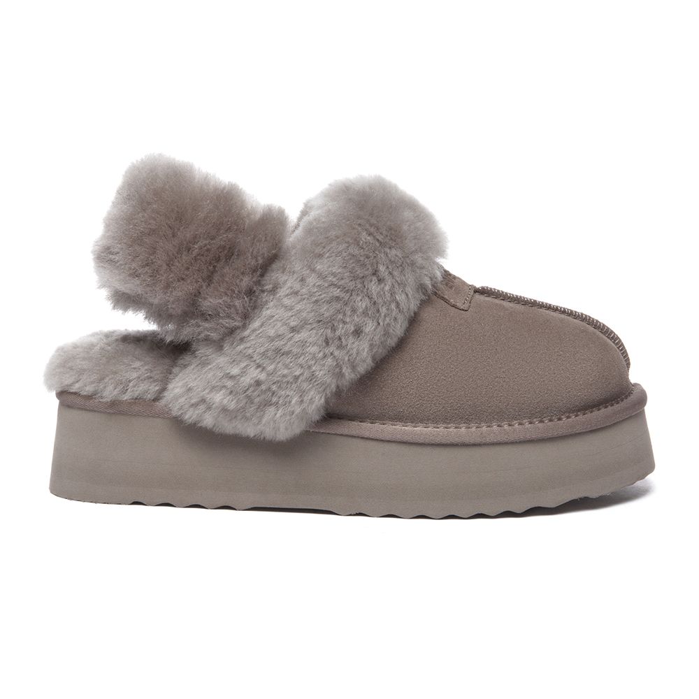 Plateau-Mules aus Wildleder mit Pelzbesatz