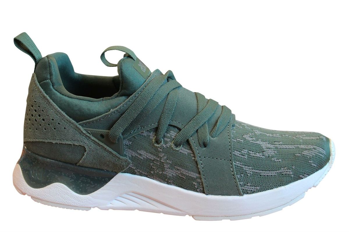 Sportlich inspirierter grüner Laufschuh