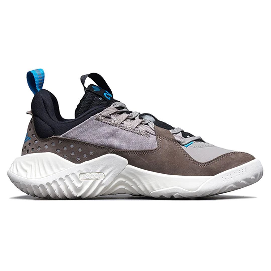 Urbaner Jordan Delta Sneaker