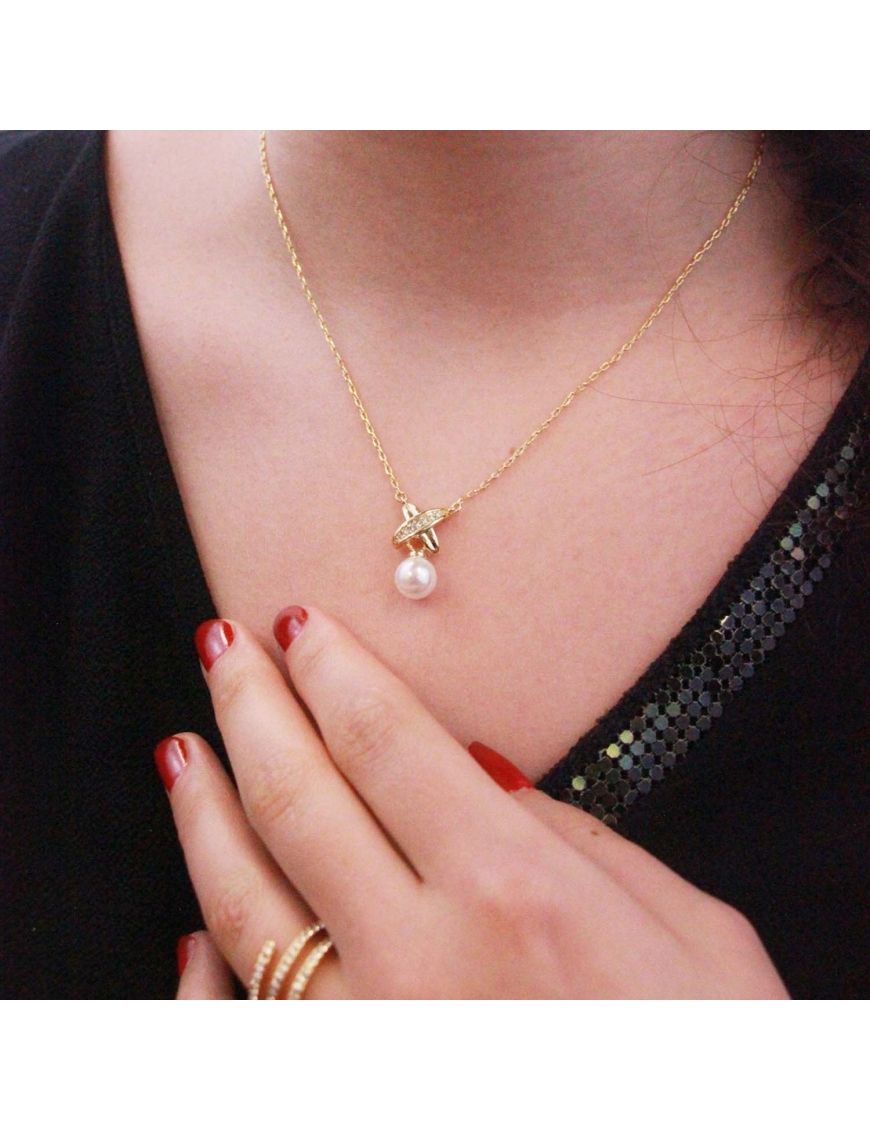 Elegante Perlenkette mit Kristall-Kreuz