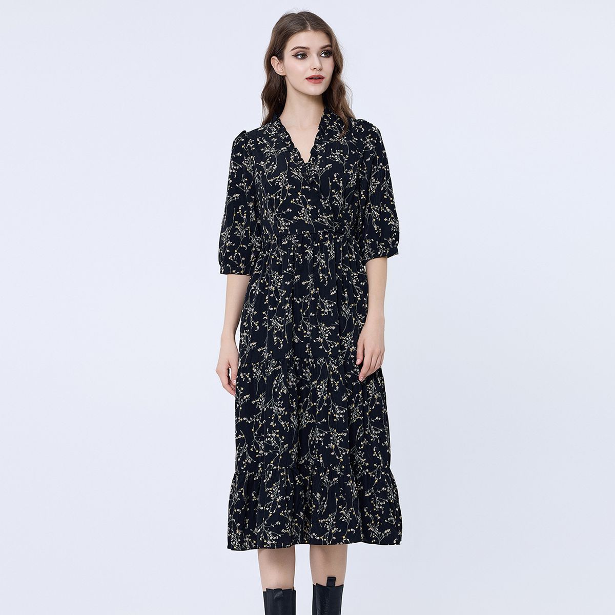 Midikleid mit Blumenmuster im Wickeldesign