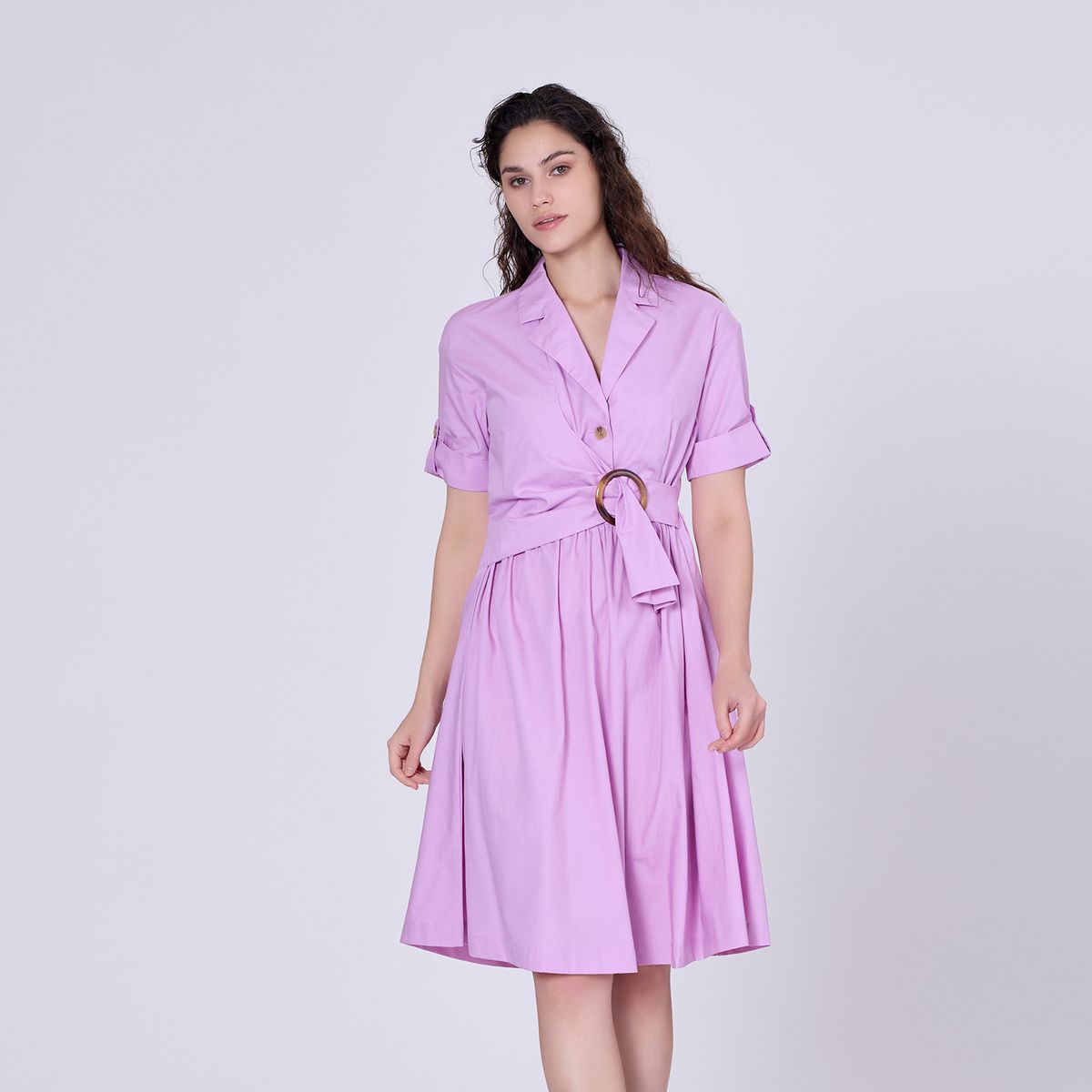 Hemdblusenkleid mit asymmetrischer Schnalle