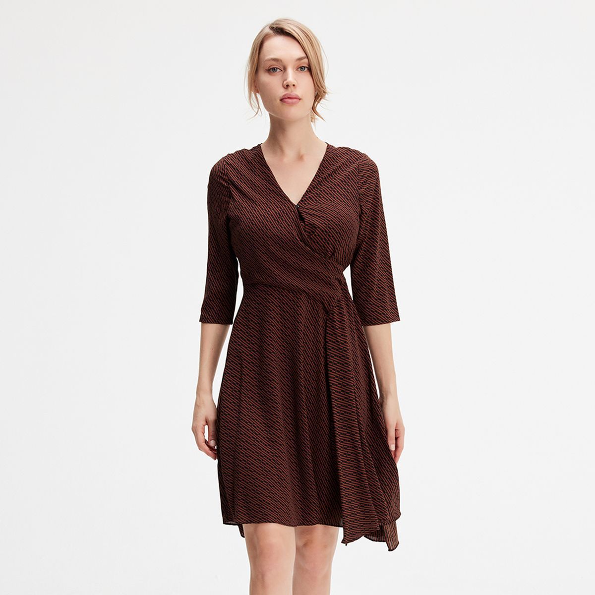 Drapiertes Skaterkleid mit Wickeleffekt