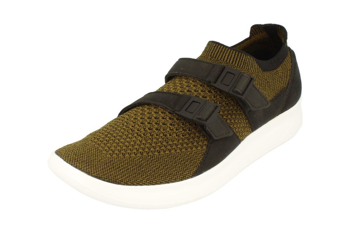 Olivgrüne Strick-Sneakers mit Riemen