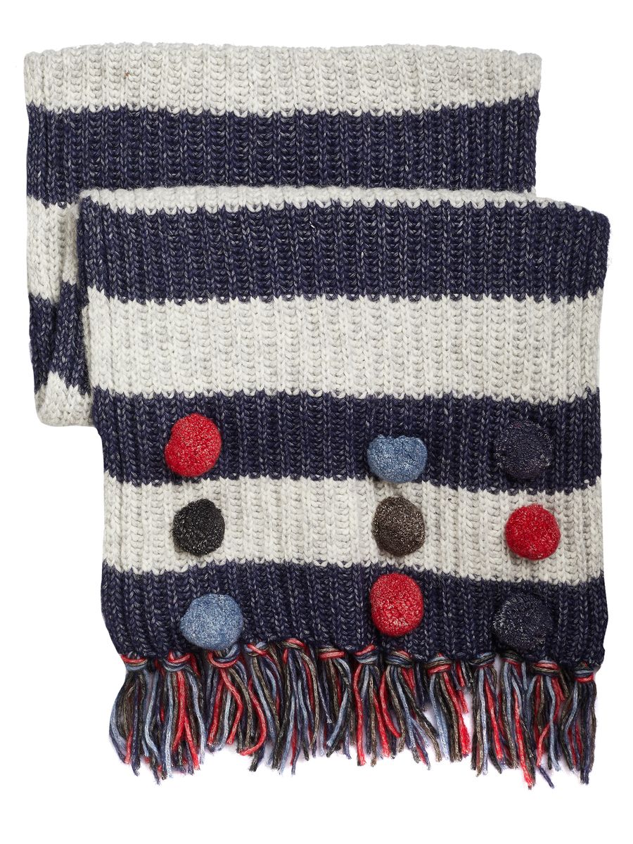 Gestreifter Strickschal mit Pompons