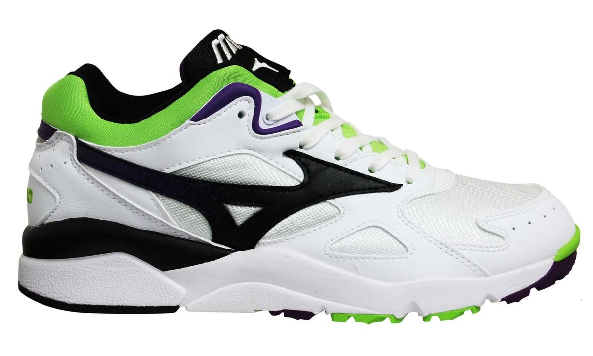Retro inspirierter weiß-grüner Trainer