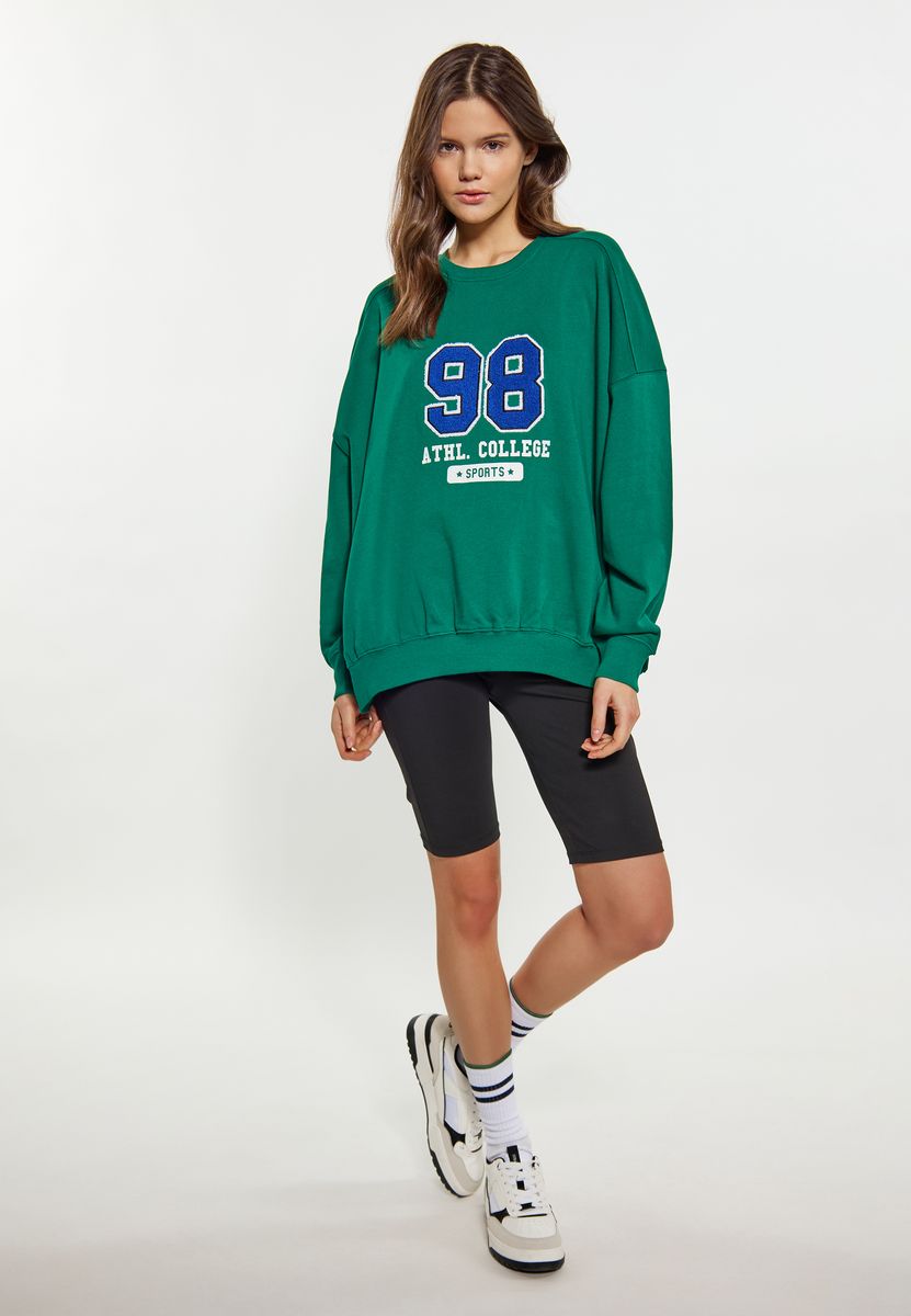 Oversize-Crewneck im College-Stil