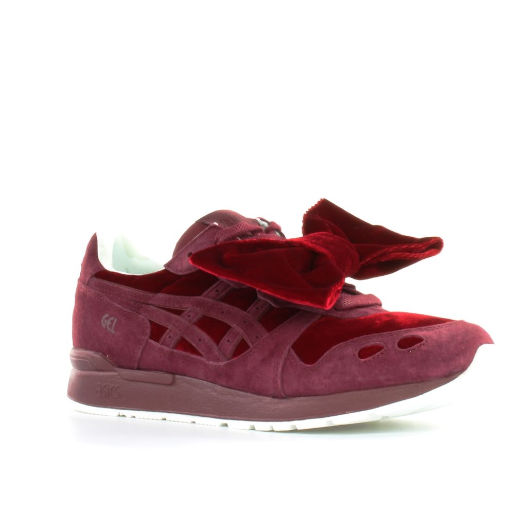 Suede Sneaker mit Samtschleife