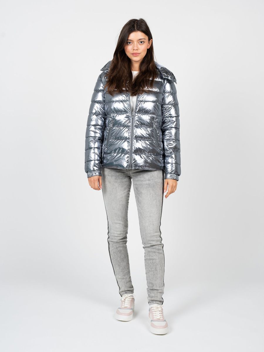 Gesteppter Puffer mit Metallic-Finish
