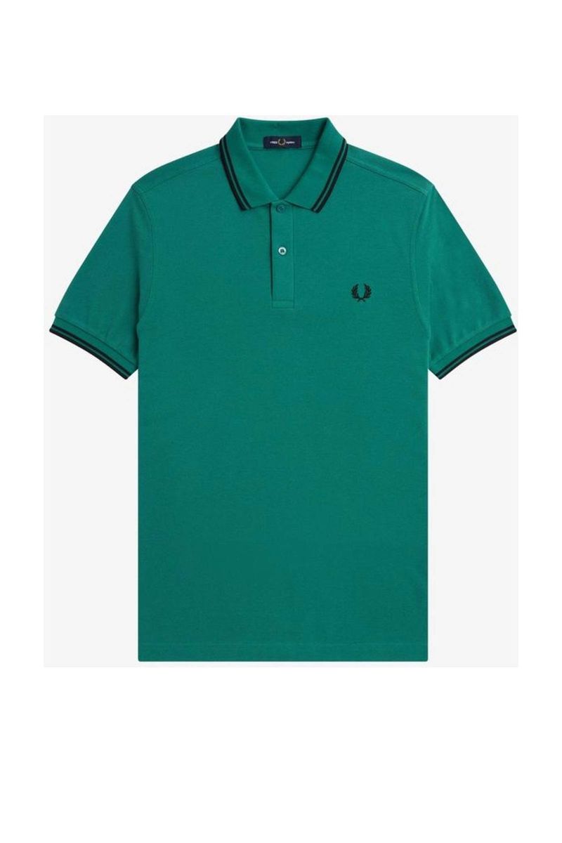 Grünes Poloshirt mit gestreiftem Kragen