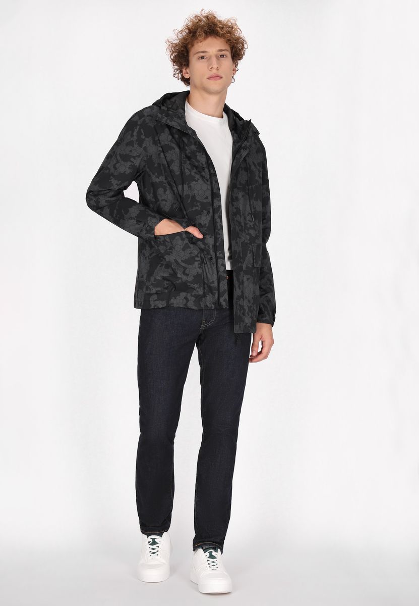 Anorak mit Camouflage-Muster und Kapuze