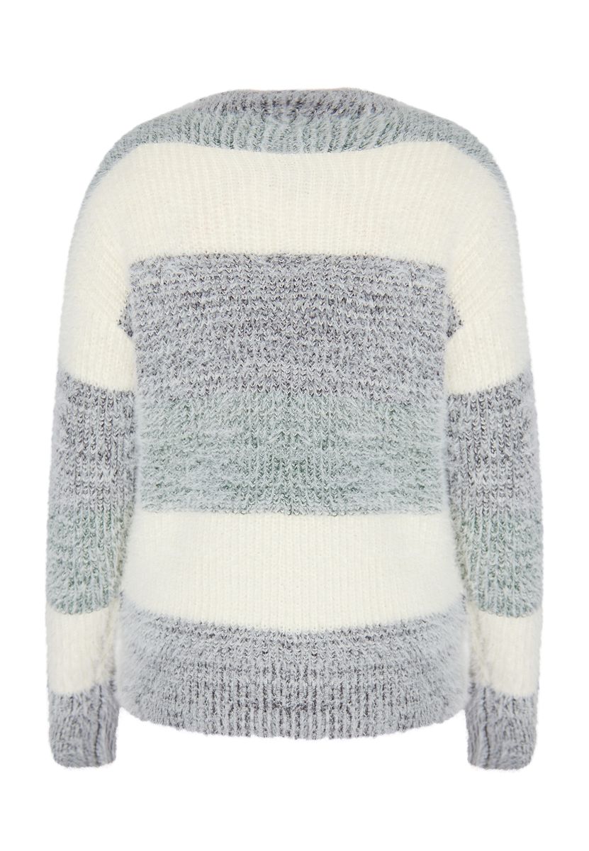 Weicher gestreifter Strickpullover