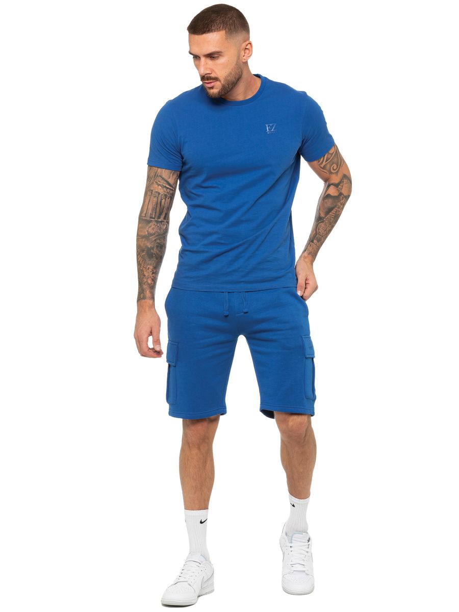 Lässiges Set aus T-Shirt und Cargo-Shorts