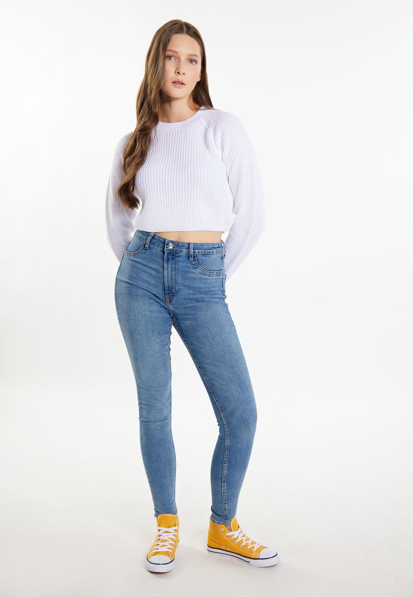 Kurzer grober Rippstrick-Pullover