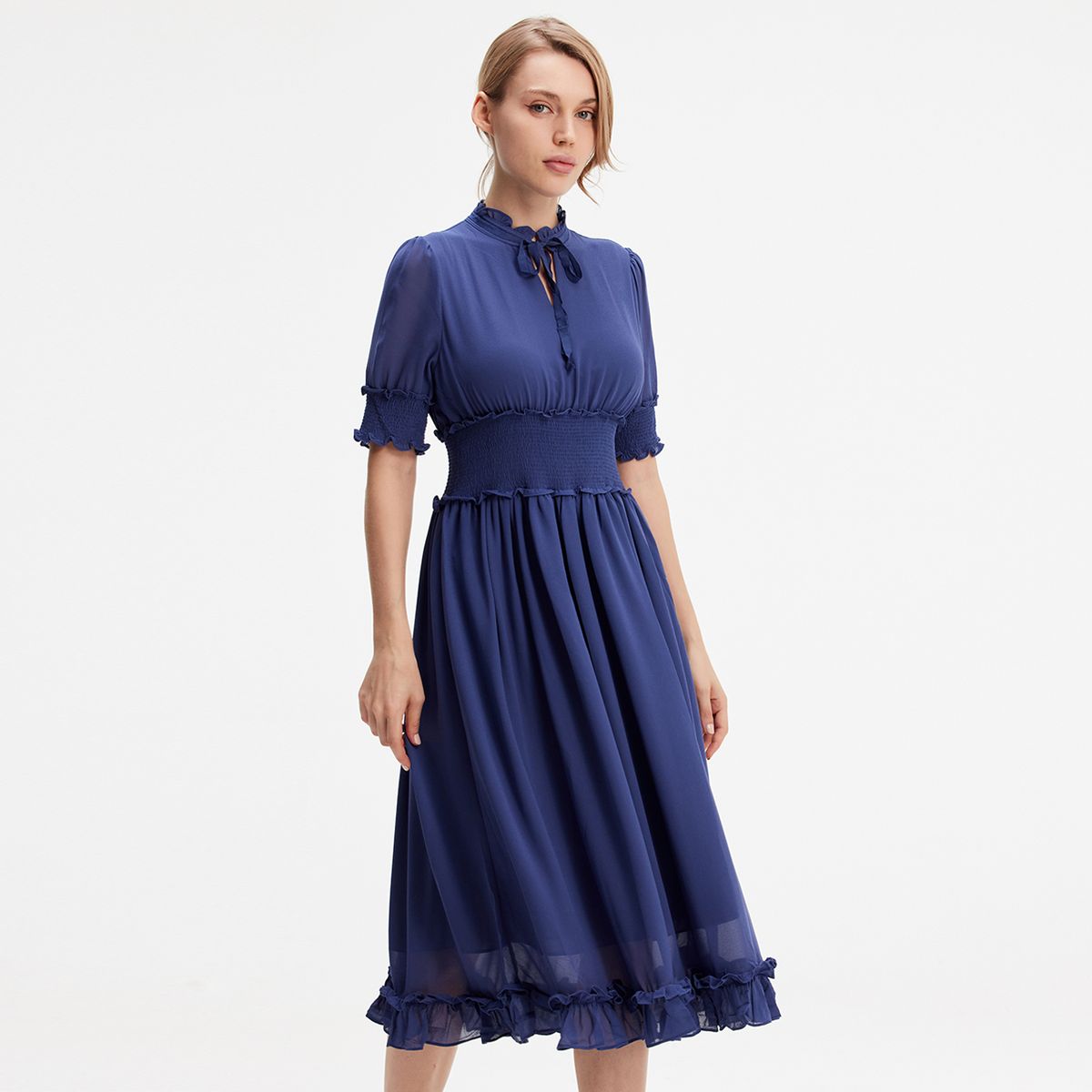 Midikleid mit geraffter Taille und Rüschensaum