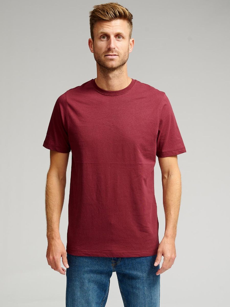 Klassisches Burgunderrot T-Shirt mit Rundhalsausschnitt