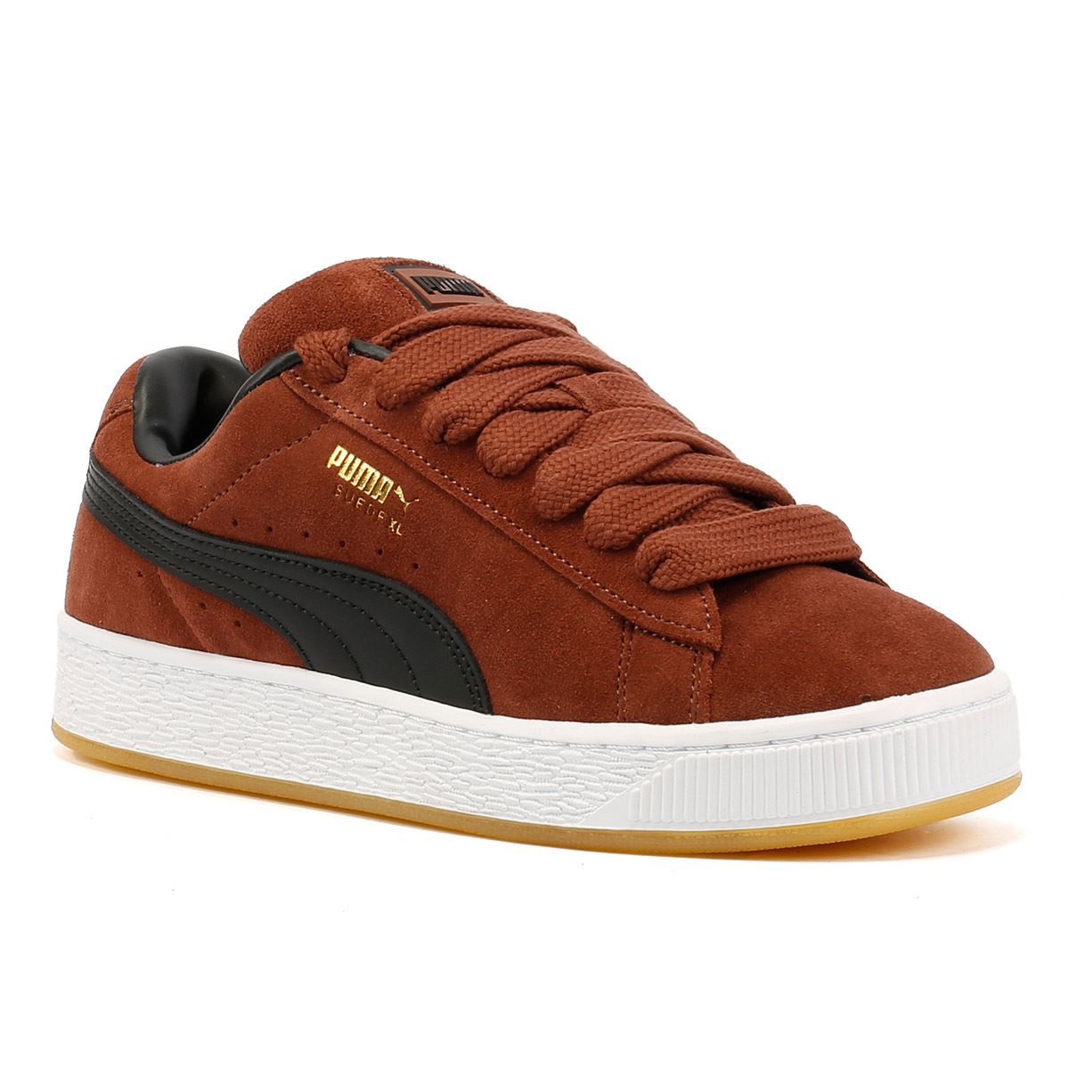 Klobige Wildleder-Sneaker mit dicken Schnürsenkeln