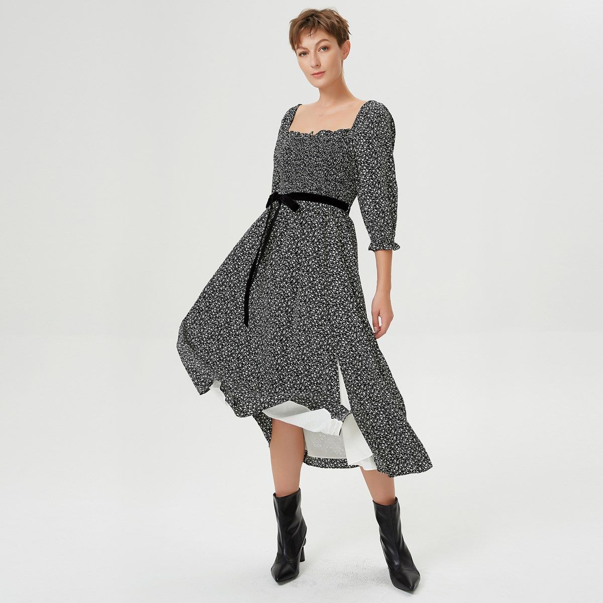 Midirkleid mit gesmoktem Oberteil und Liberty-Print