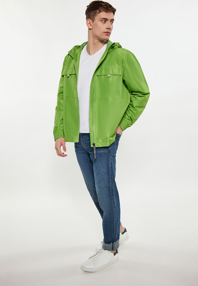 Leichter Anorak mit Kapuze