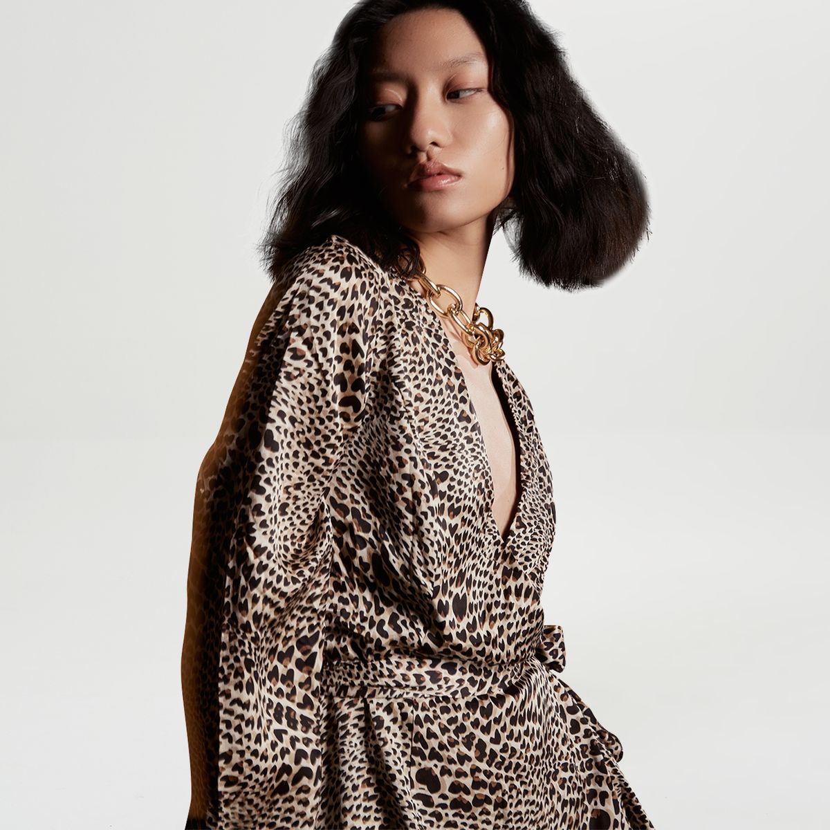 Wickelkleid mit Animal-Print und Volants