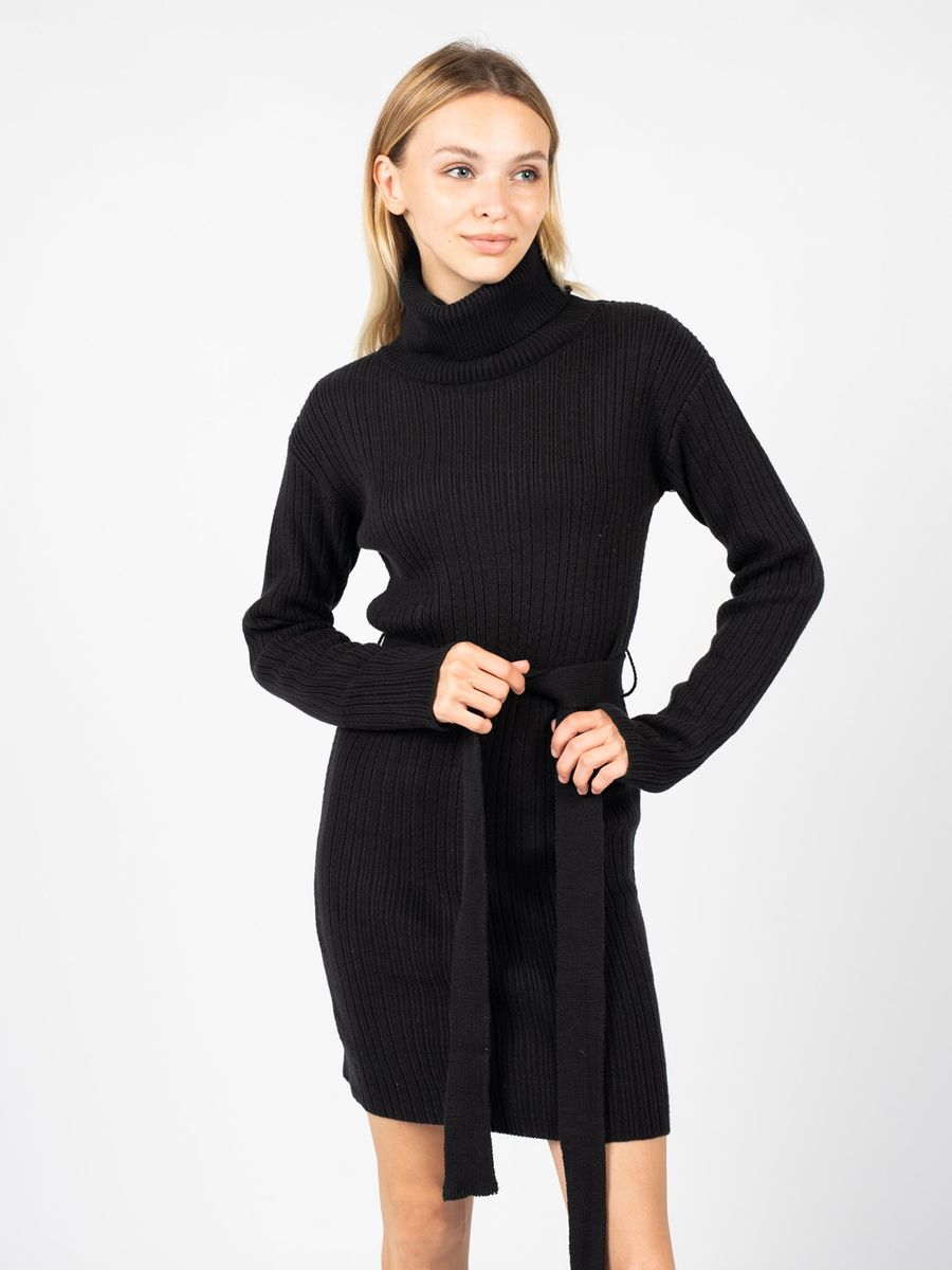 Geripptes Rollkragen-Strickkleid mit Gürtel