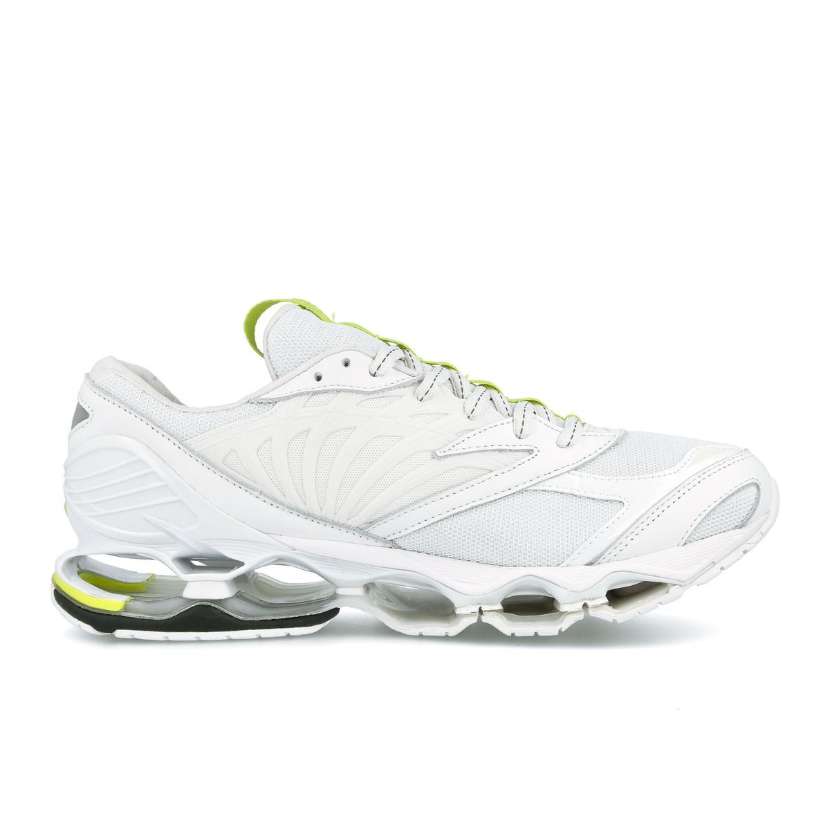 Futuristische weiße Laufschuhe